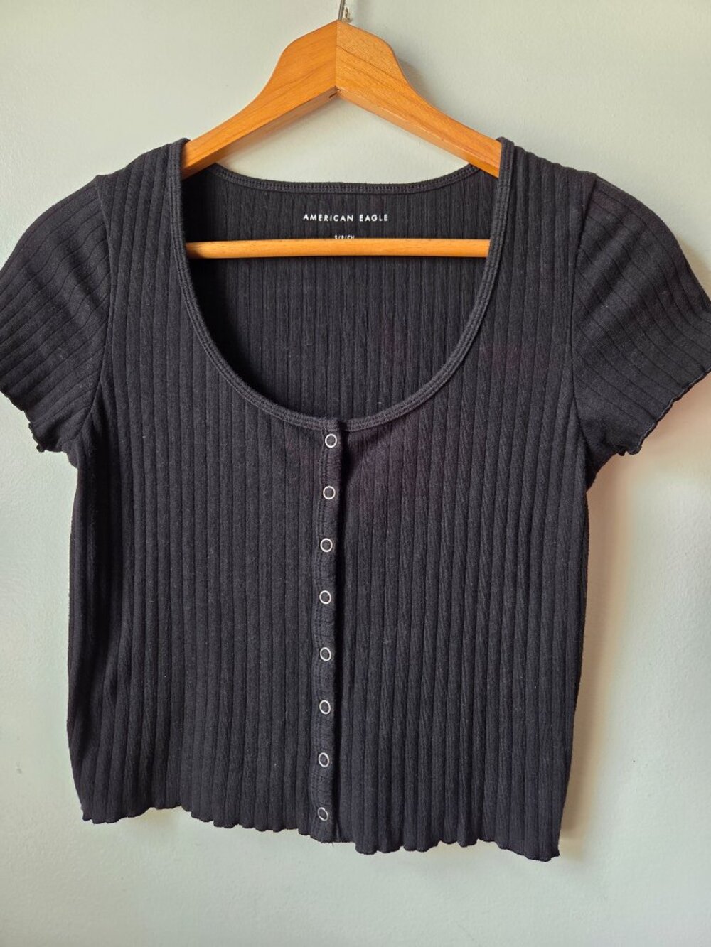 EUC AMERICAN EAGLE RIBBED SCOOP NECK TEE BUTTONED SIZE SMALL - Picture 2 of 12